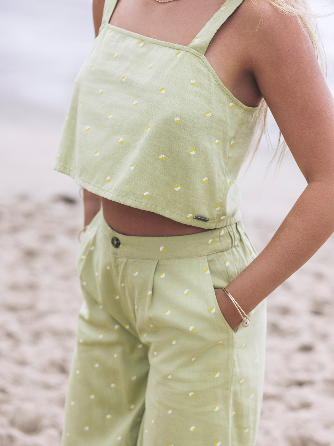 Wavy Dot Tank